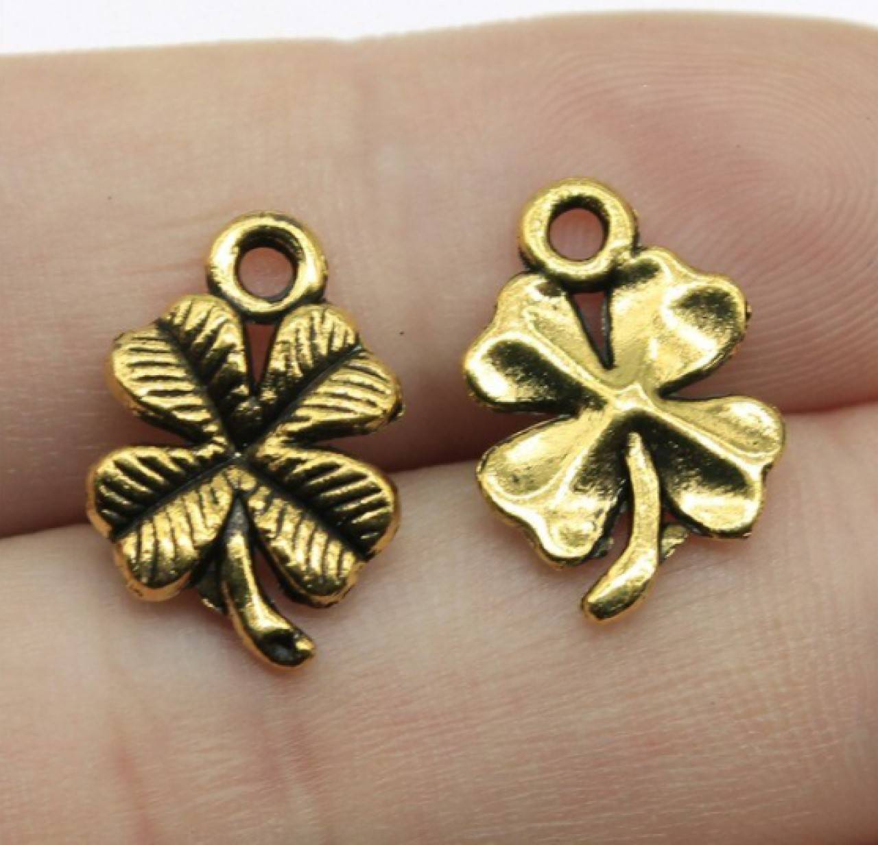 PR102 prívesok štvorlístok 1,7 x 1,1 cm (Zlatá)