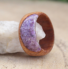 Prstene - Prírodný prsteň z dreva merbau a čaroitu - 14477900_