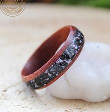 Prstene - Dámsky prsteň z dreva s kameňmi z achátu a jadeitu - 14478065_