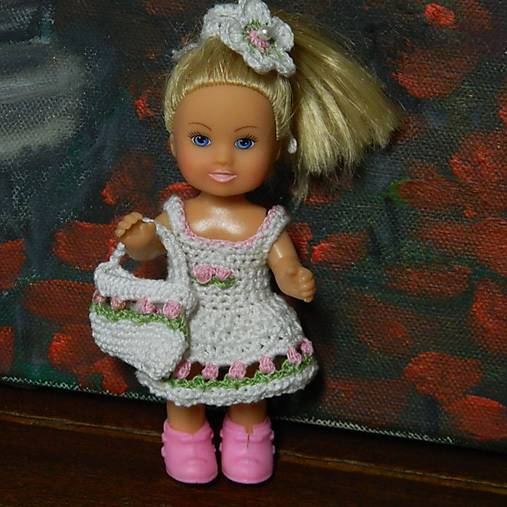  - háčkované šatičky pre 11 cm bábiku Evičku (biele s ružičkami) - 14477165_