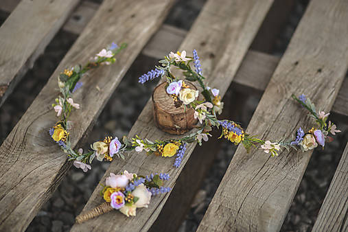 Romantický  kvetinový pletenec alebo pierko