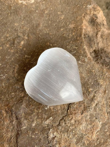 Minerály - srdce Selenit (srdce Selenit 6cm, šírka 5,5 cm, hrúbka 1,6 cm) - 14480127_