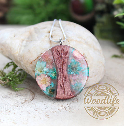 Náhrdelníky - Drevený náhrdelník s kvetmi a retiazkou 925/1000 - 14483177_