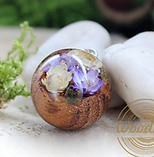 Náhrdelníky - Dámsky prívesok v tvare gule s kvetmi glixie - 14483070_