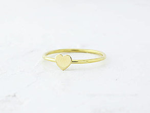 Prstene - 585/1000 zlatý prsteň srdce (žlté zlato) - 14487980_