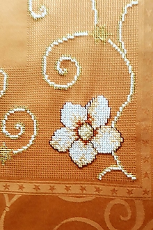 Úžitkový textil - Obrus: Kvety, ručne vyšívaný, 87 x 87 cm - 14489185_