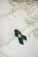 Svadobné pierka - Svadobné pierka- Zamatové zelené pierko (Zamatové zelené pierko s bielym srdcom) - 14495395_