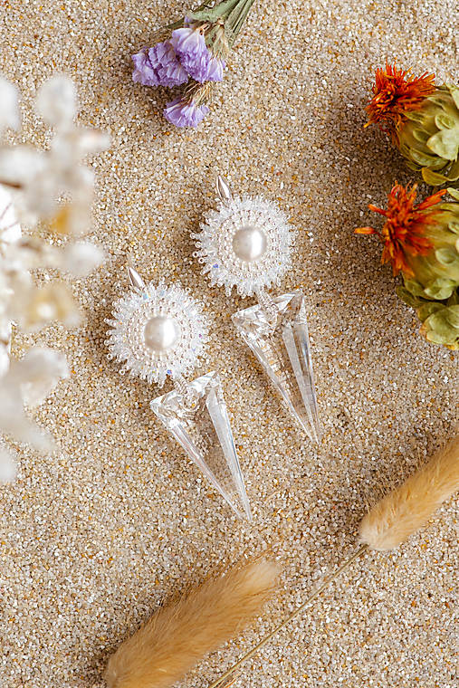 Ikonické perlové svadobné náušnice zo špicatými krištáľmi (Ag925)