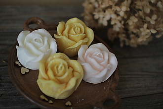 Sviečky - Štyri  ruže - sviečky v drčekovom balení (NEVINNOSŤ: biela a žltá) - 14504709_