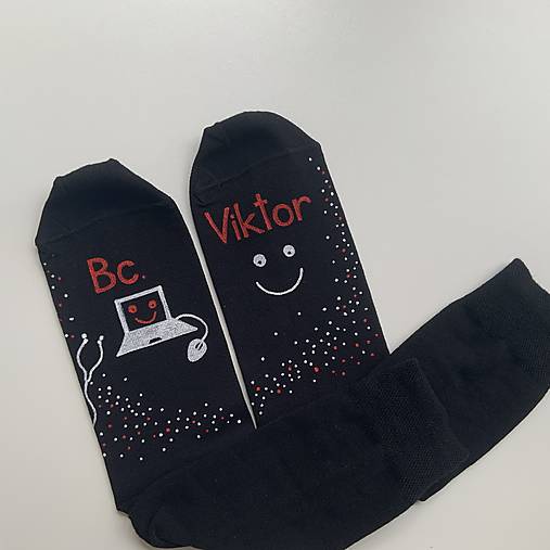 Maľované ponožky s titulom a menom (čierne pre ITčkara s PC a smajlíkom)