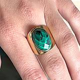Prstene - Faceted Malachite Antique Golden Ring / Prsteň so syntetickým malachitom v starozlatom prevedení - 14507581_