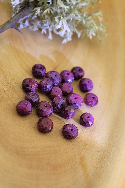 Minerály - rubín tmavý korálky 5x9-7x10mm - 14509891_