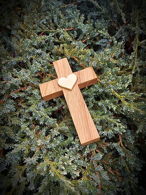 Drevený kríž dubový-Srdiečko gaštanové