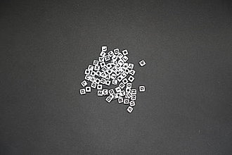 Korálky - Písmenká bieločierne kocky (mix 100ks) 4x4 - 14513935_