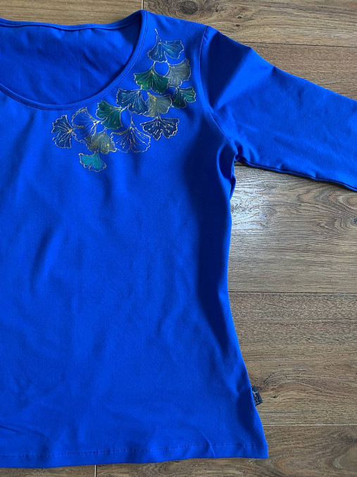 Dizajnové tričko s ručnou maľbou Blue Gingko