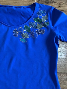 Topy, tričká, tielka - Dizajnové tričko s ručnou maľbou Blue Gingko - 14516424_