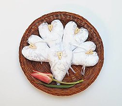 Dekorácie - Srdiečka - darčeky pre svadobčanov (saténové biele) - 14517332_