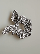 Ozdoby do vlasov - Scrunchies ušatá gumička leopard šedá - 14522379_