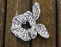 Ozdoby do vlasov - Scrunchies ušatá gumička leopard šedá - 14522380_