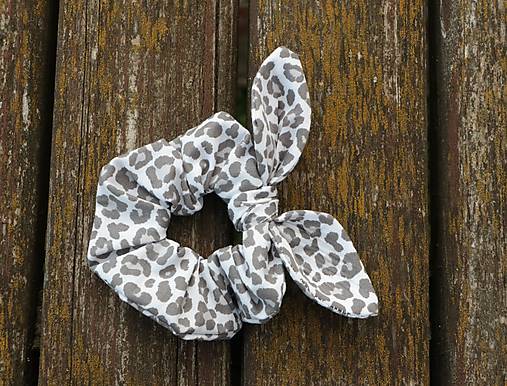 Scrunchies ušatá gumička leopard šedá