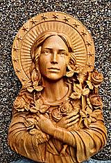 Dekorácie - Drevorezba Panna Mária a ruže. - 14523409_