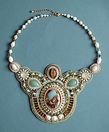 Náhrdelníky - Vyšívaný náhrdelník s minerálmi ***ZĽAVA*** - 14528470_
