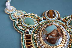 Náhrdelníky - Vyšívaný náhrdelník s minerálmi ***ZĽAVA*** - 14528471_