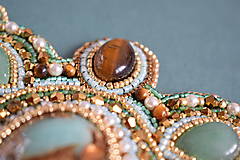 Náhrdelníky - Vyšívaný náhrdelník s minerálmi ***ZĽAVA*** - 14528477_