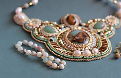 Náhrdelníky - Vyšívaný náhrdelník s minerálmi ***ZĽAVA*** - 14528514_