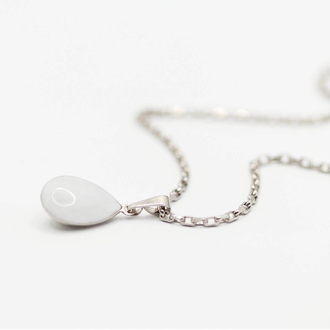 n o c ~ d e ň _ prívesok slza