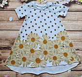 Detské oblečenie - Šaty - včielky s kvetmi - 14528709_