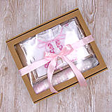 Folklórna košieľka na krst ružová (expres set košieľka + SBD + sviečka + darčeková krabica)