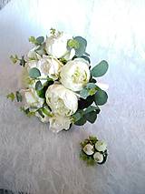 Kytice pre nevestu - svadobná kytica pivónie, ruže, eukalyptus s pierkom zľava - 14533941_