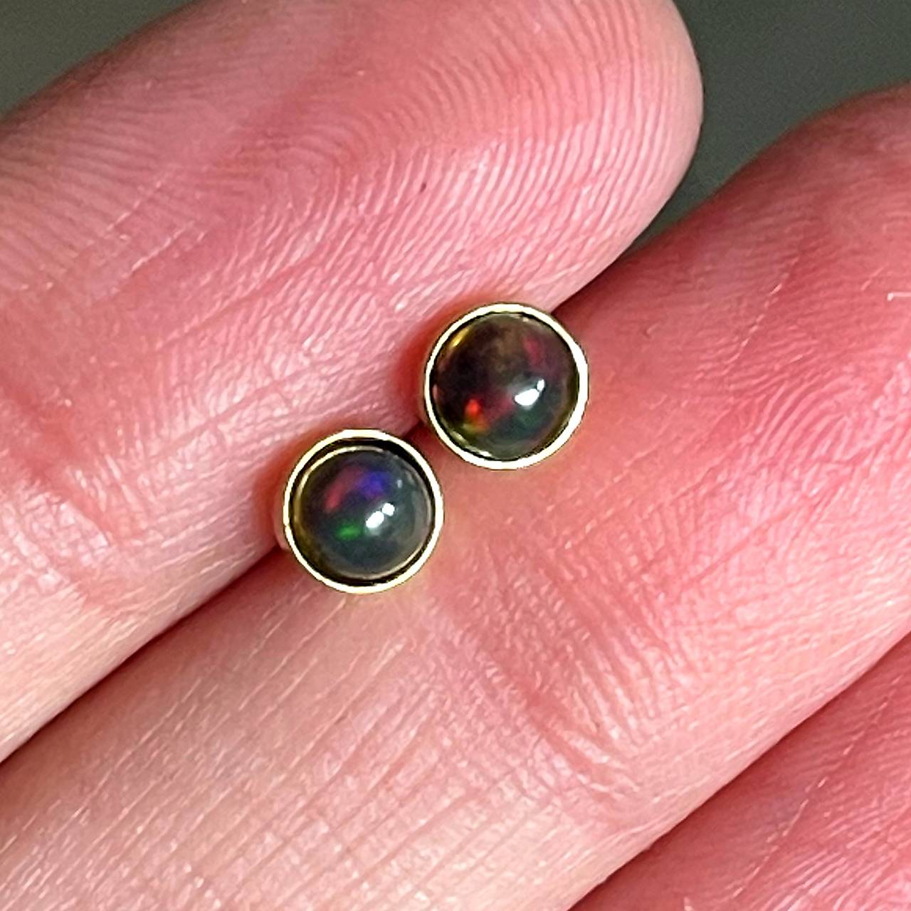 Natural Black Opal Ag925 Gold Plated Earrings / Strieborné pozlátené napichovačky s čiernym opálom