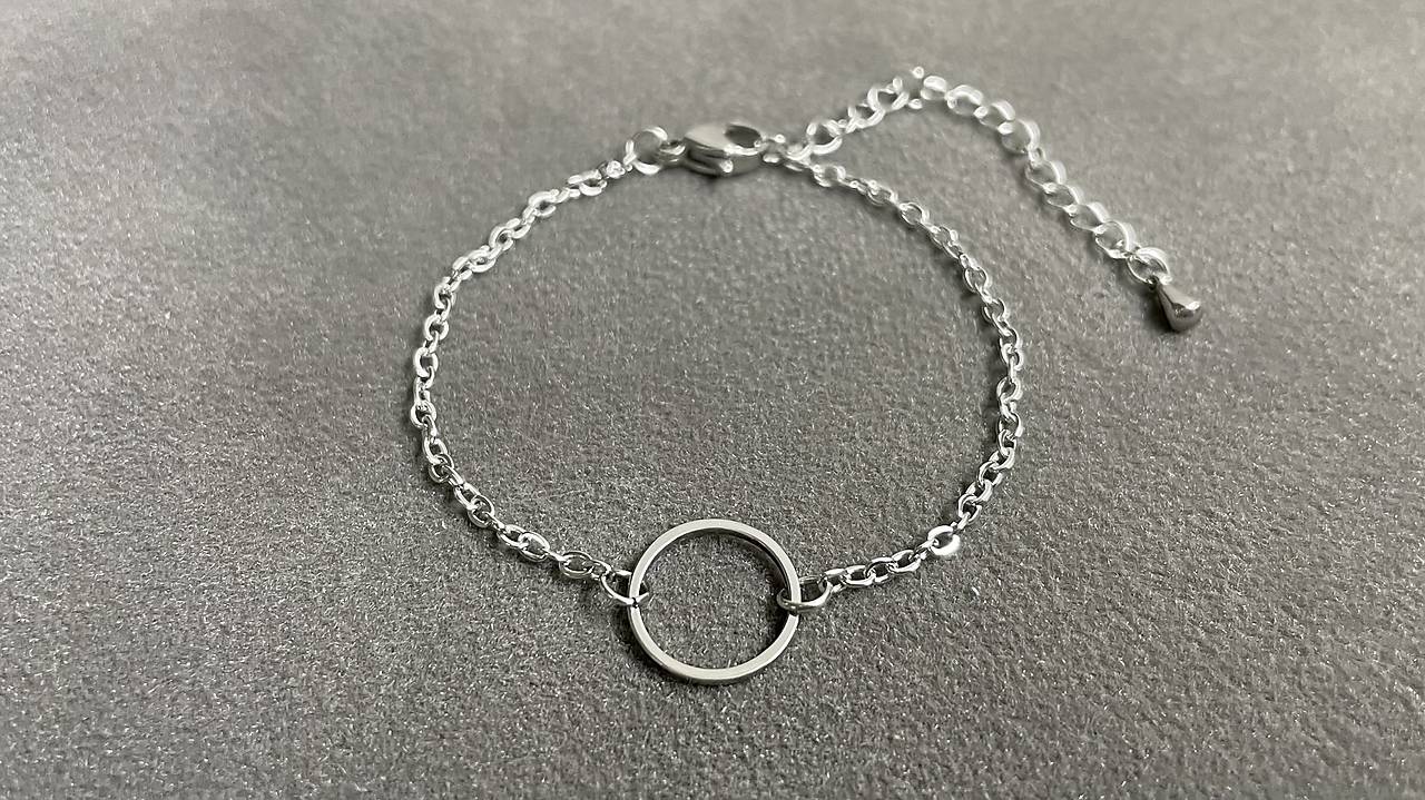 Elegantný náramok “karma” z chirurgickej ocele