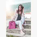 Batohy - Kožený ruksak z pravej hovädzej kože vo farbe Fuchsia - 14544353_