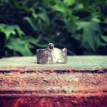 Prstene - Strieborný prsteň s rubínom - NOMAD SIGIRIYA - 14546701_