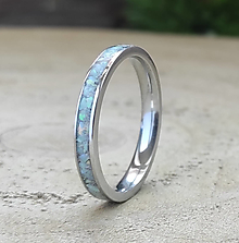 Prstene - Oceľový prsteň s bielym opálom - 14547756_