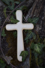 Dekorácie - Svadobný krížik z javorového dreva - 14551947_
