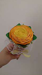 Dekorácie - Žlto oranžová ruža v kornútku - 14555768_