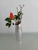 Dekorácie - Predám originálnu art decor vázu striebornú.  Striebrené sklo. - 14555243_