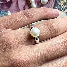 Prstene - Simple Freshwater Pearl AG925 Ring / Jemný strieborný prsteň s perlou - 14557070_