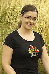 Topy, tričká, tielka - Tričko dámske vyšívané s ľudovým vzorom - 14558776_