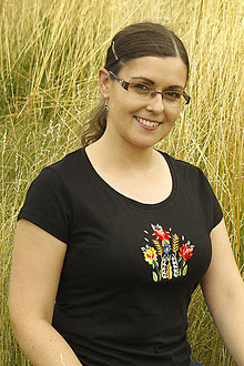 Topy, tričká, tielka - Tričko dámske vyšívané s ľudovým vzorom (tričko Goralský vzor - XS - Čierna) - 14558776_
