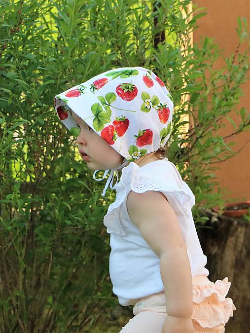 Letný detský ľanový čepiec jahody