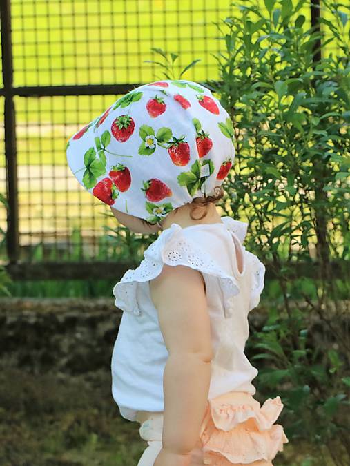Letný detský ľanový čepiec jahody