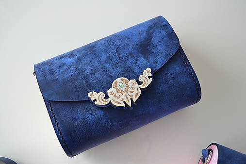 Drevená folk kabelka kožená čipka Odzuzičky (Modrá s popruhom)