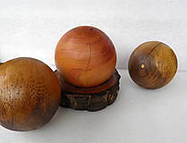 Dekorácie - guľa z orechového dreva... - 14563812_