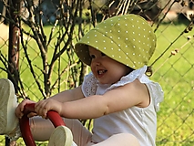 Detské čiapky - Letný detský ľanový čepiec bodka na zelenej - 14565156_
