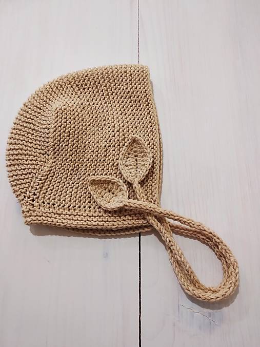 Ručne pletený bonnet s lístkom (škoricová 3-6mesiacov)
